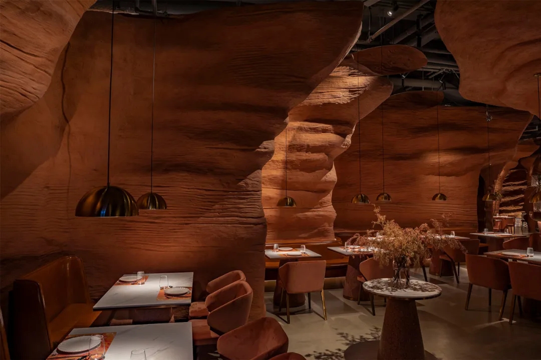 荔浦深圳餐饮空间设计，让你穿梭在原始峡谷之中